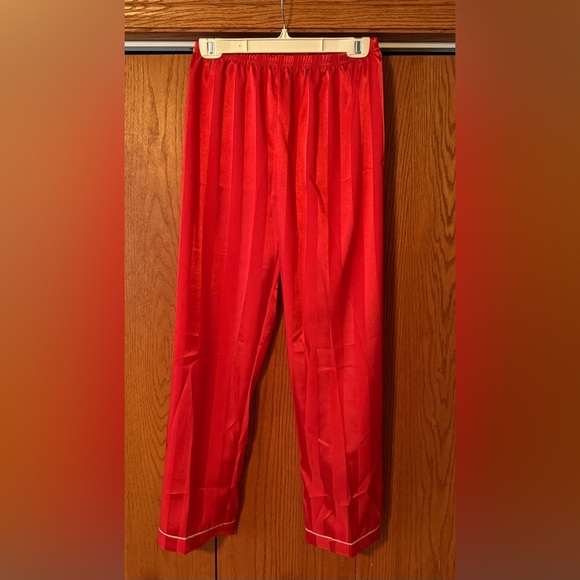 NWOT Striped Satin Feel Women’s Pajama Set Sz Medium Red, Bottoms Waist Elastic - Picture 4 of 12